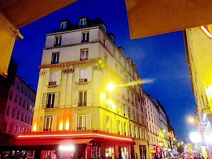 Paris la nuit (rue de la Roquette)