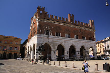 Palazzo gotico de Piacenza