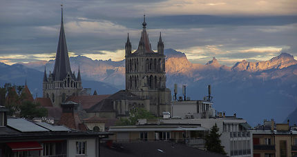 La cathédrale de Lausanne le soir