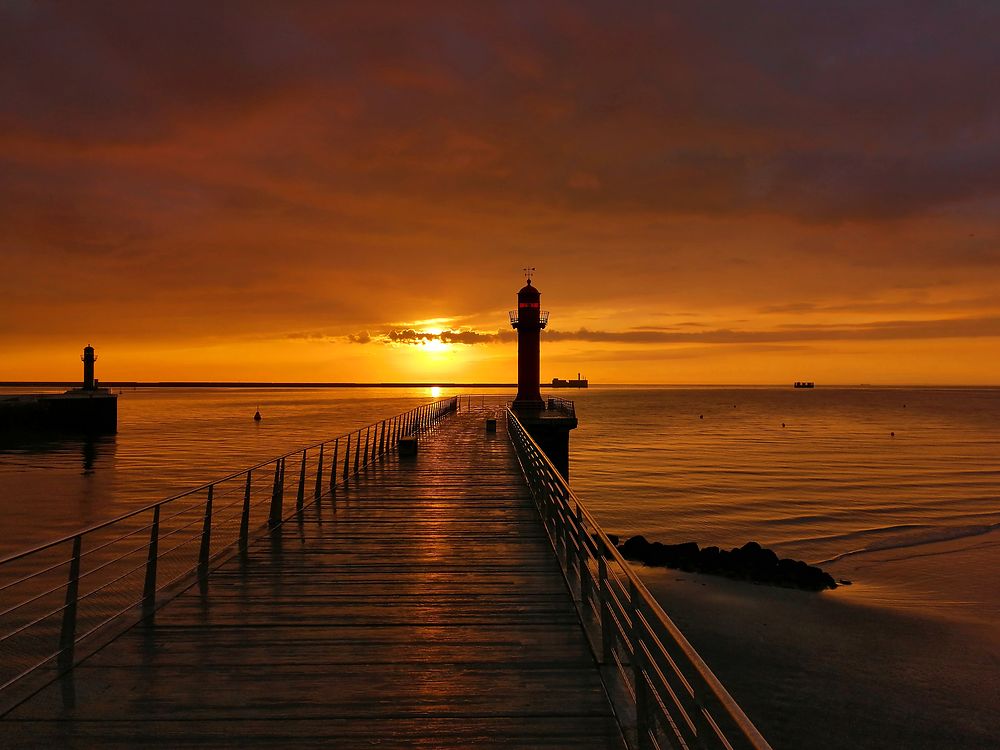 Coucher de soleil sur le port de Boulogne/Mer