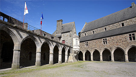 Château, cour intérieure, Vitré