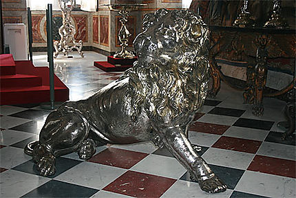 Lion argenté