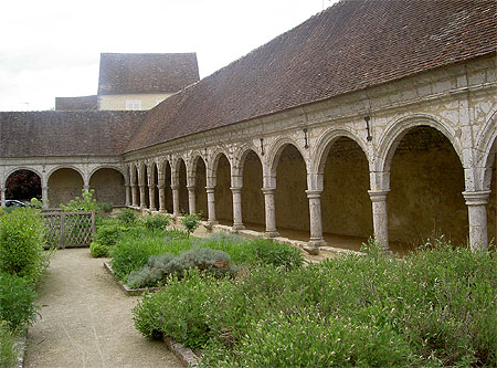 Petit Cloître de la collégiale Notre-Dame Petit Cloître de la collégiale Notre-Dame