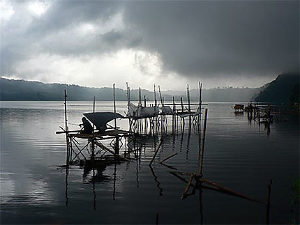 Quand l'orage menace sur le lac Buyan