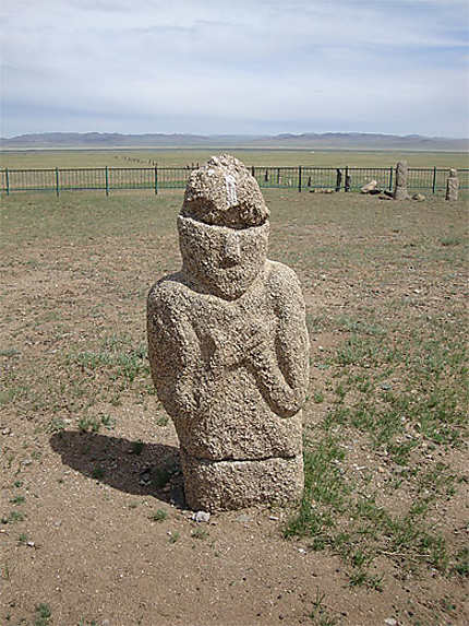 Pierres sculptées dans la steppe