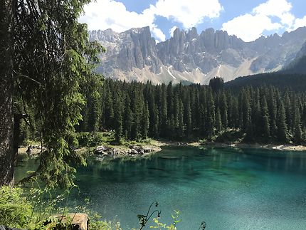 Lac de Carrezza dans les Dolomites
