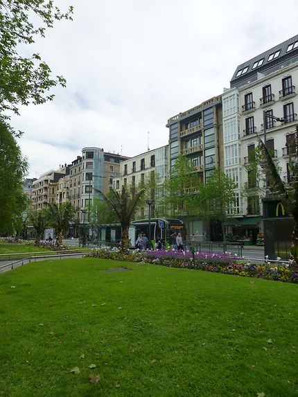 Boulevard fleuri à Donostia