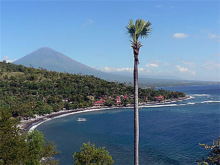 Agung et mer de Bali se conjuguent à Amed