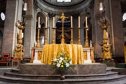 Eglise Saint-Sulpice, l'autel