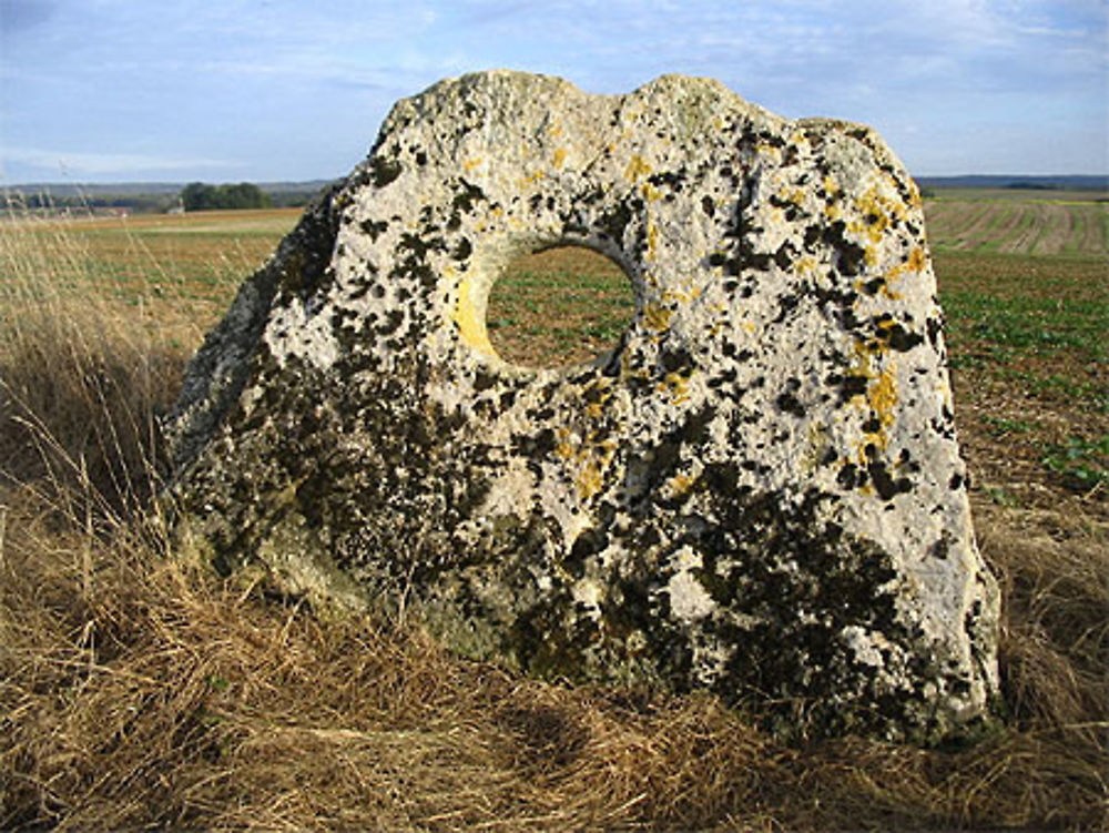 La pierre percée