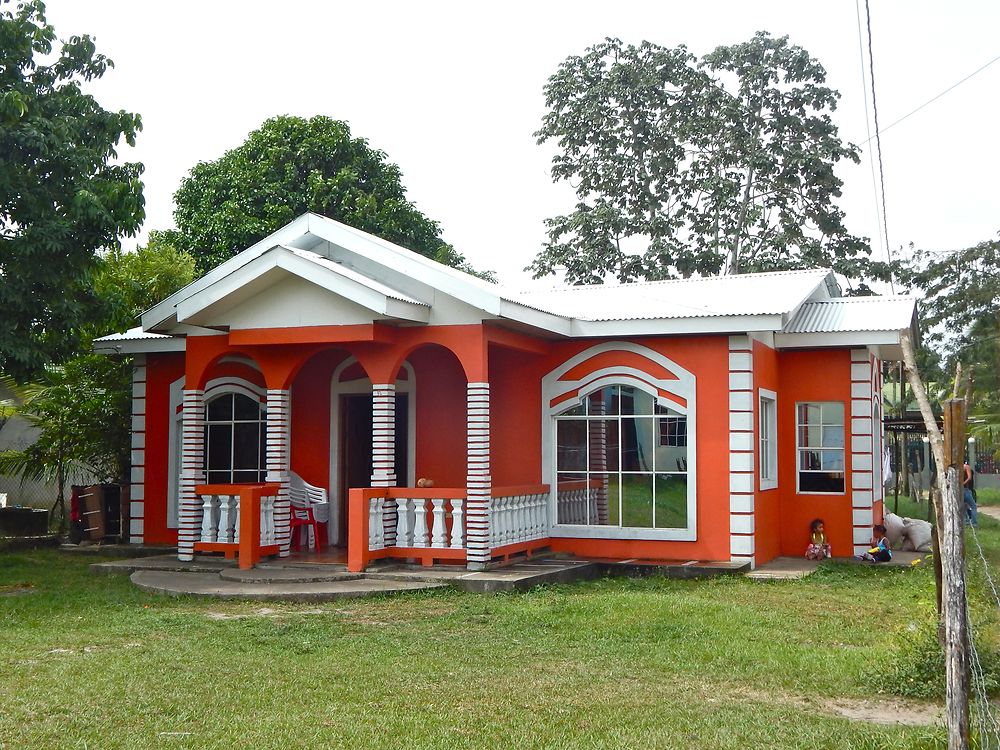 Maison colorée à Laguna de Perlas (Pearl Lagoon)