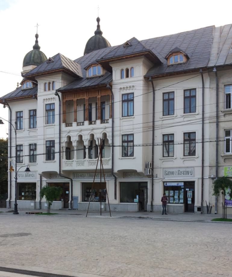 Maison roumaine avec commerces à Iasi