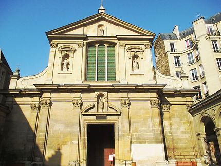 La façade de l'église Saint-Joseph-des-Carmes