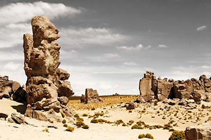 Mystères incas dans les roches du Salar de Uyuni