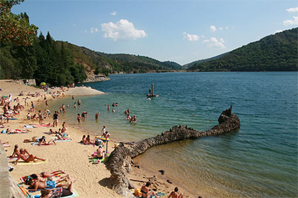 La plage du Lac de Villefort