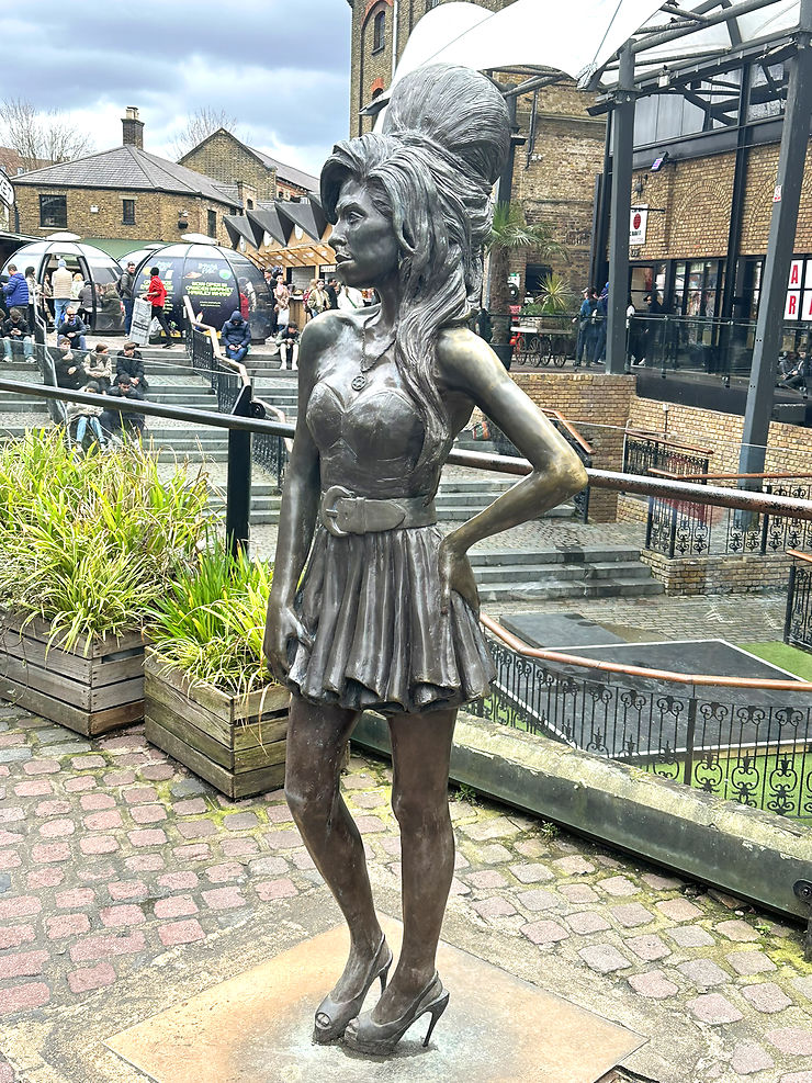 Camden Market : une statue en bronze pour Amy