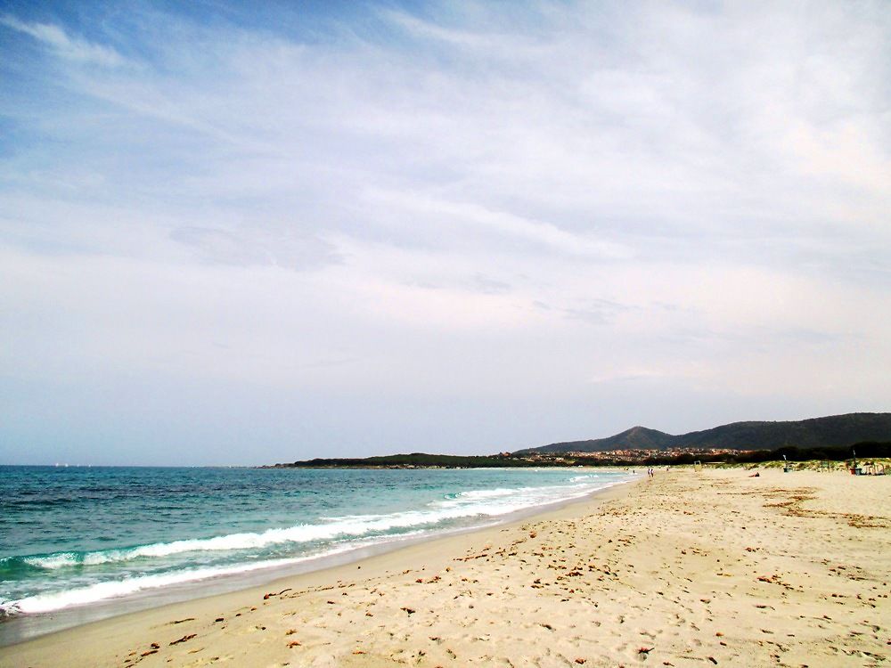 Belle plage de sable blanc