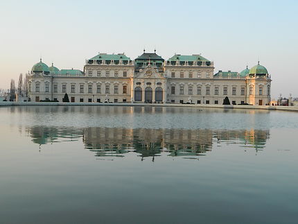 Palais du Belvédère et son reflet dans l'eau