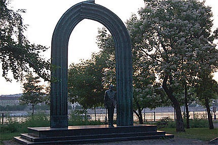 Statue de Károly Mihály