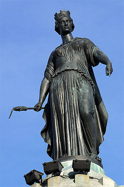 Statue de la Déesse, Grand'Place