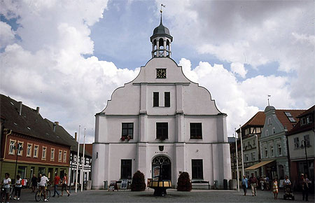 Das Rathaus in Wolgast (l'hôtel de ville de Wolgast) Das Rathaus in Wolgast (l'hôtel de ville de Wolgast)