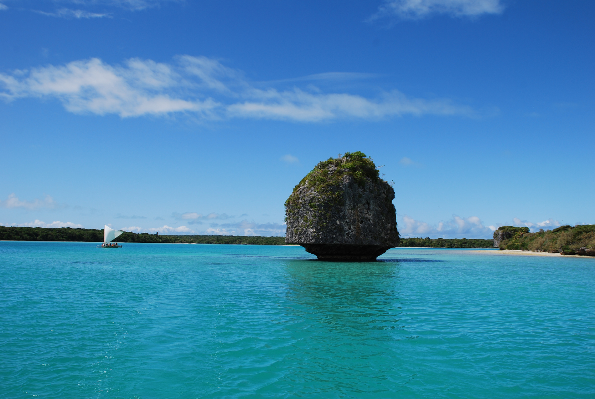 Rocher en Baie d'Upi Rocher en Baie d'Upi