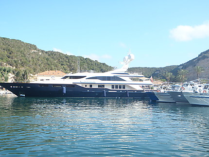 Yacht port de Bonifacio