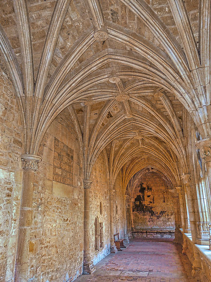 Une partie du cloître de l'abbaye à Cadouin