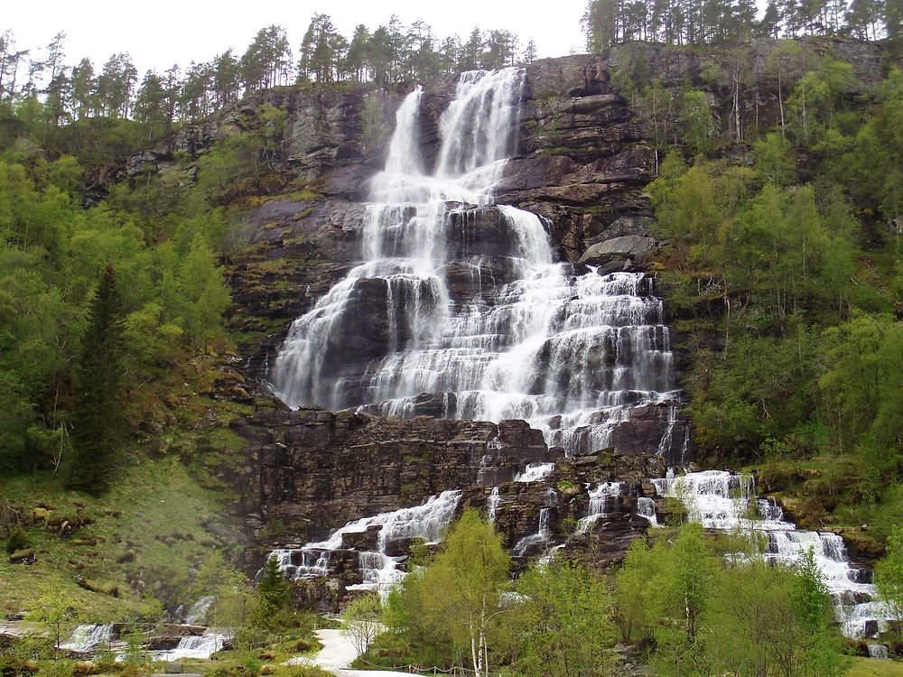 Tvindfossen à Skulestadmo