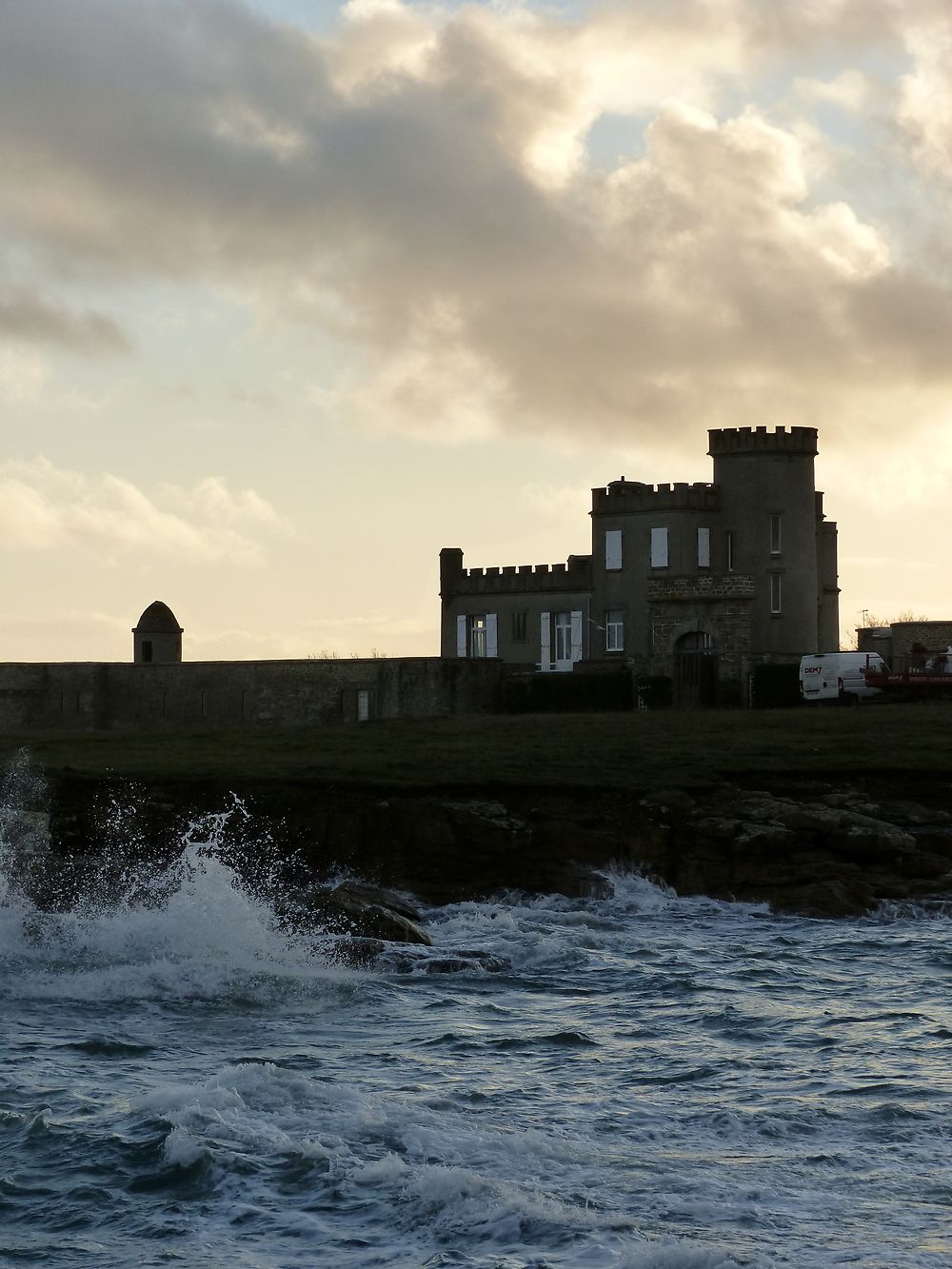 Le château à Trevignon dans la tourmente 