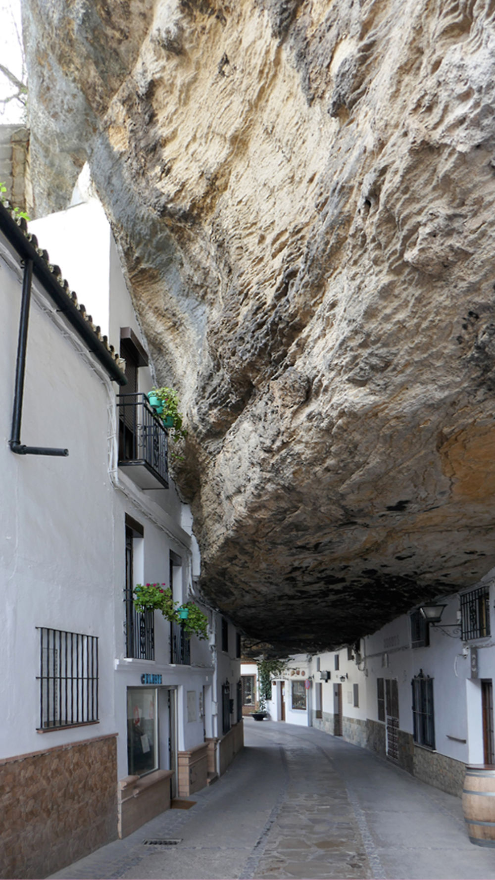 Le village de Setenil de La Frontera en Andalousie