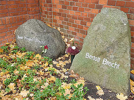 Tombe de Bertolt Brecht et de son épouse