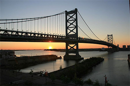 Le pont Benjamin Franklin au coucher du soleil Le pont Benjamin Franklin au coucher du soleil