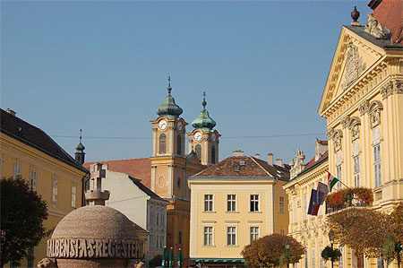 Le centre ville de Székesfehérvár (palais épiscopal) Le centre ville de Székesfehérvár (palais épiscopal)