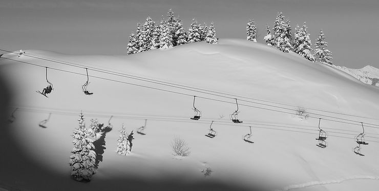 Noir et blanc pour le vieux télésiège