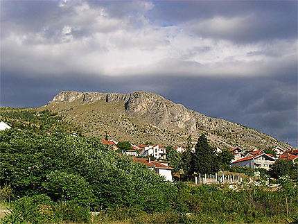 Au-dessus de la ville de Mostar