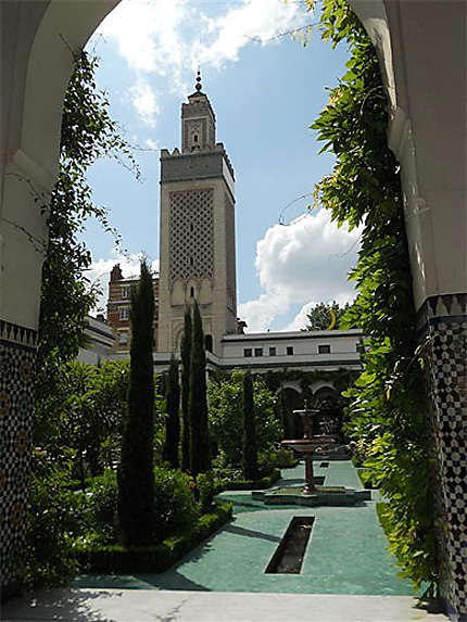Minaret vu du jardin