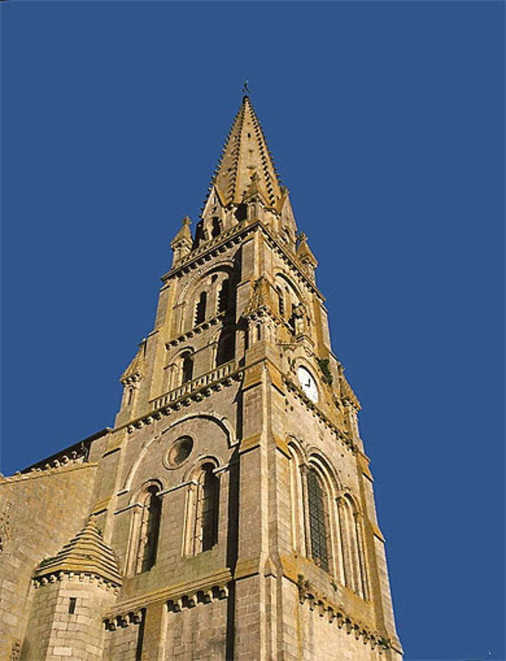 La flèche gothique de l'église Saint Laurent