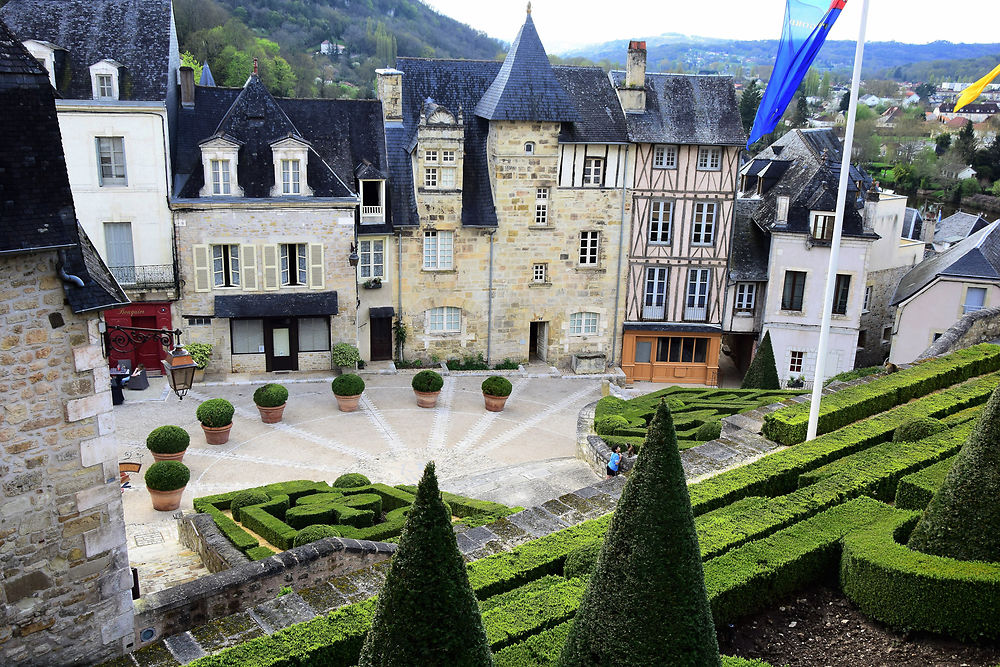 Terrasson-Lavilledieu dans la vallée de la Vézère