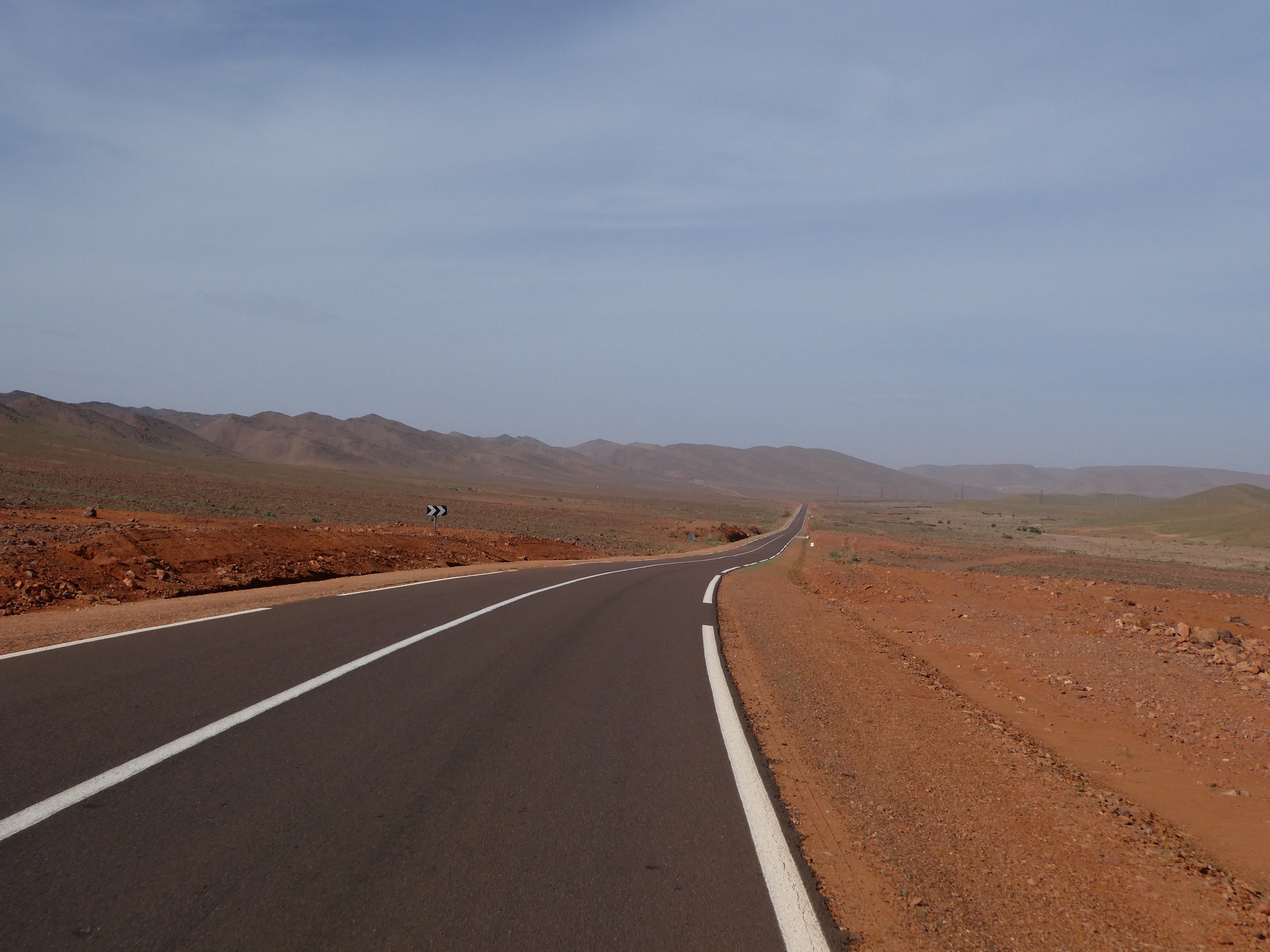 Route entre Agdz et Taroudant, Maroc Route entre Agdz et Taroudant, Maroc