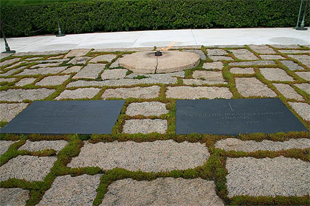 La tombe des Kennedy La tombe des Kennedy