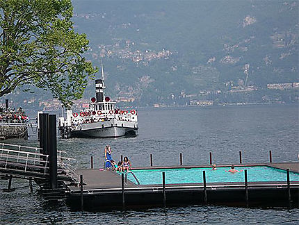 Piscine dans le lac - Lago di Como