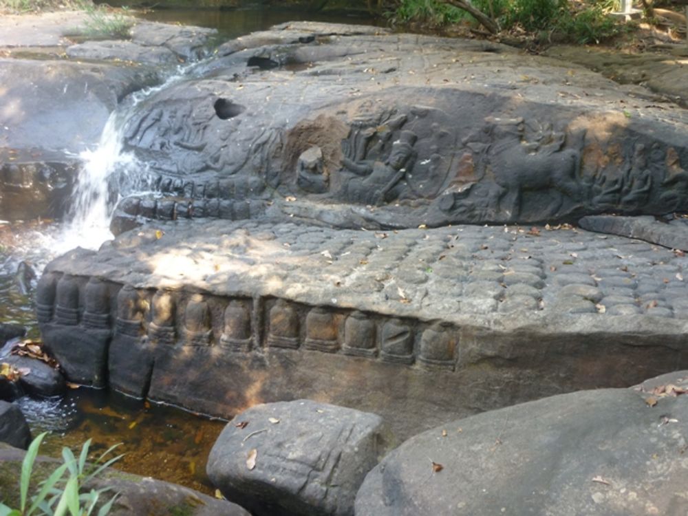 Lit de rivière superbement sculpté