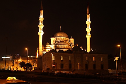 Mosquée Yeni Cami la nuit