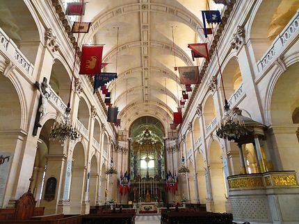 La nef de l'église Saint-Louis-des-Invalides