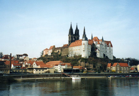 Le fleuve Elbe et le château Le fleuve Elbe et le château