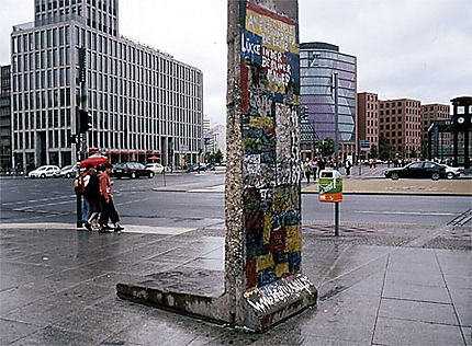 Un morceau du mur à la &quot;Potsdamerplatz&quot;