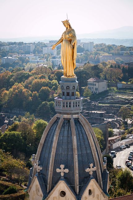 Lyon - La Vierge Marie domine la ville