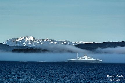 Ferry Husavik Sandvikvåg
