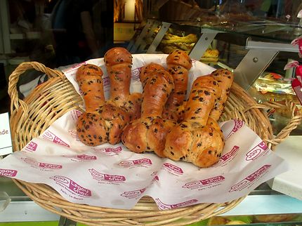 Vitrine de la boulangerie coquine de Paris